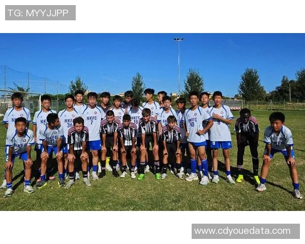 一米八高大足球天才如何凭借灵活过人技术横扫绿茵场